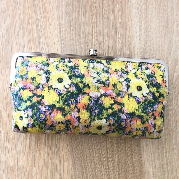 HOBO Handbags - HOBO clutch wallet